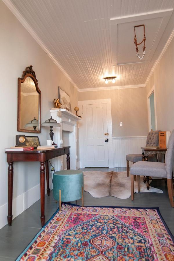 Dabbs Hotel Bed And Breakfast Llano 외부 사진