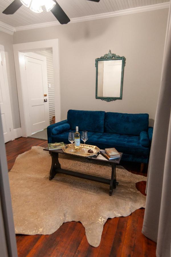 Dabbs Hotel Bed And Breakfast Llano 외부 사진