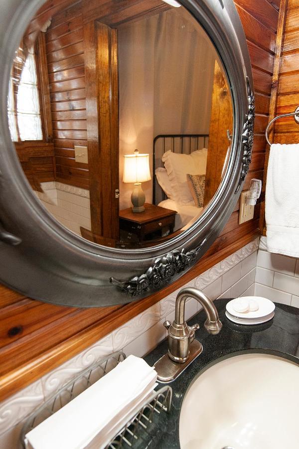 Dabbs Hotel Bed And Breakfast Llano 외부 사진