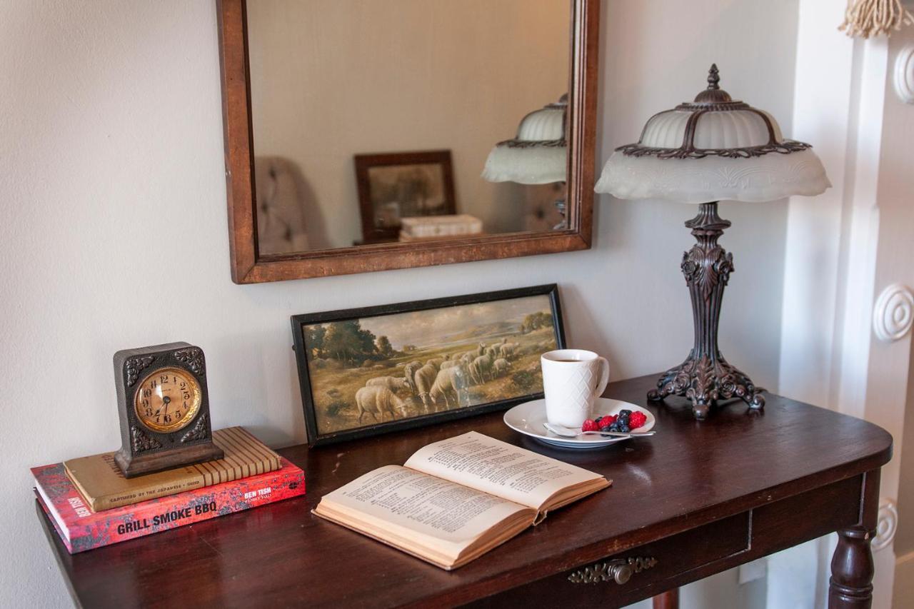 Dabbs Hotel Bed And Breakfast Llano 외부 사진