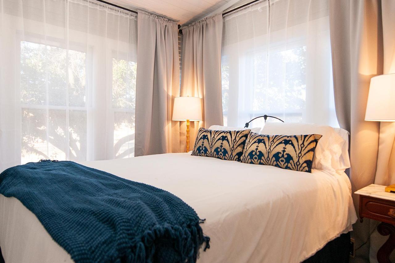 Dabbs Hotel Bed And Breakfast Llano 외부 사진
