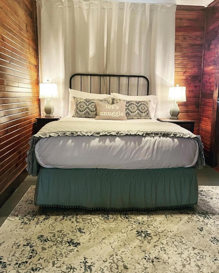 Dabbs Hotel Bed And Breakfast Llano 외부 사진