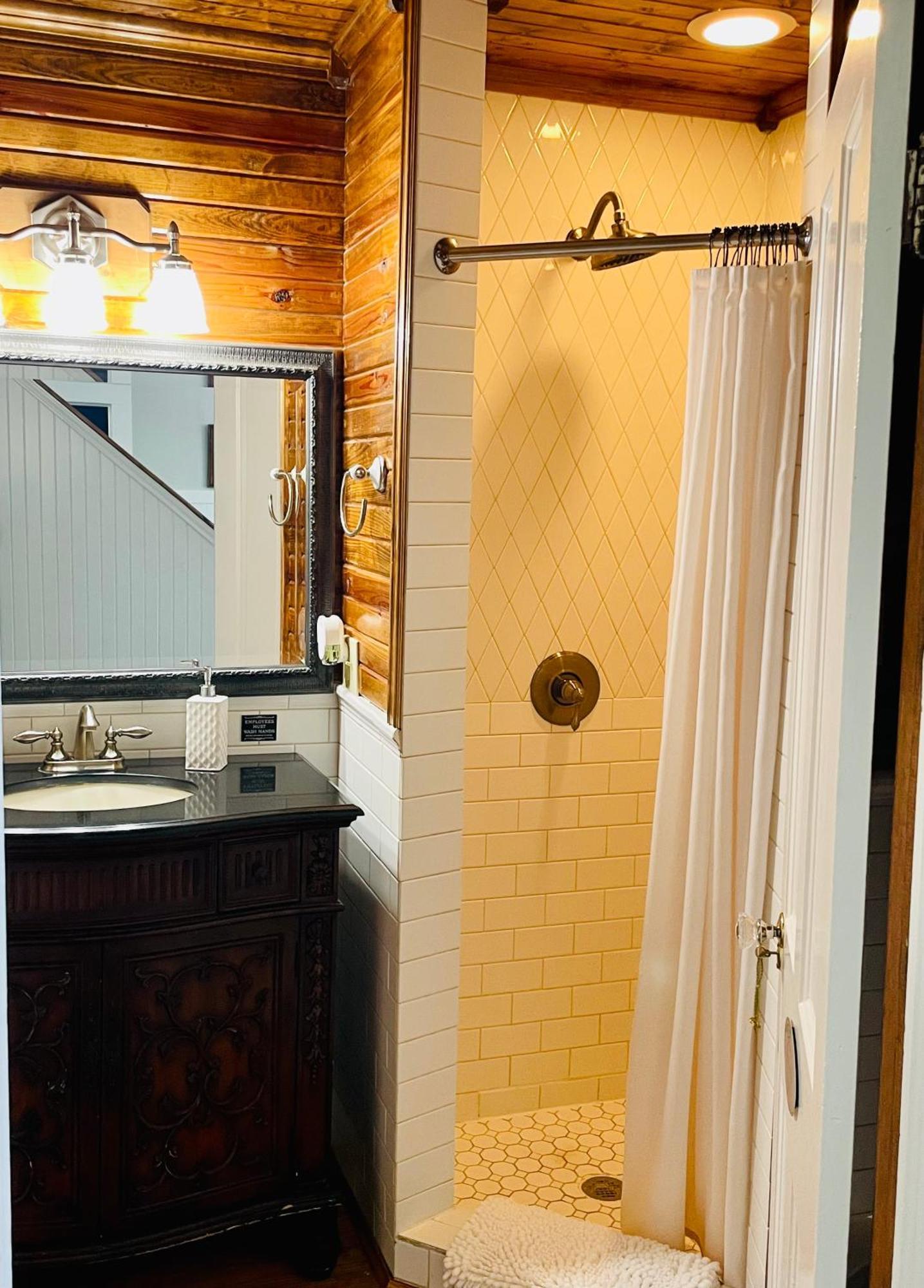 Dabbs Hotel Bed And Breakfast Llano 외부 사진