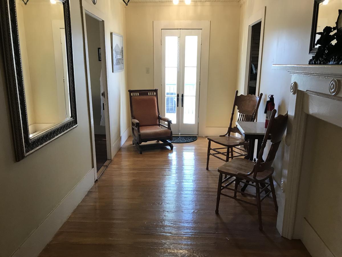 Dabbs Hotel Bed And Breakfast Llano 외부 사진
