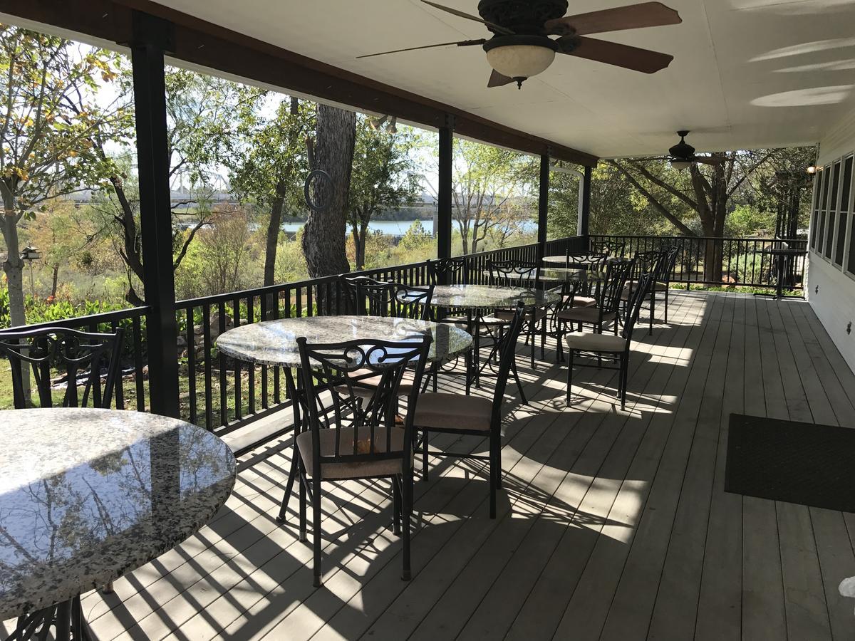 Dabbs Hotel Bed And Breakfast Llano 외부 사진