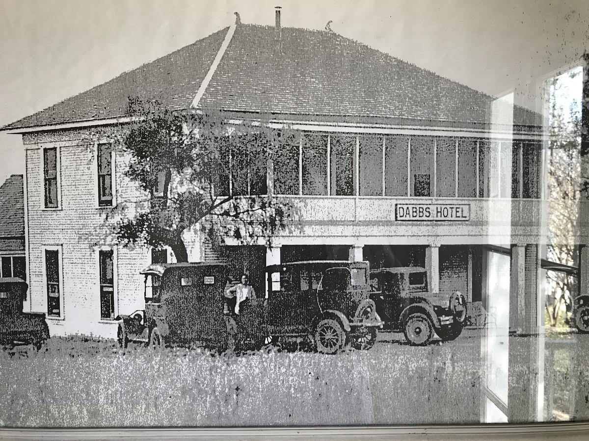 Dabbs Hotel Bed And Breakfast Llano 외부 사진